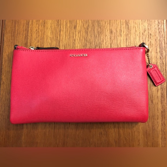 NWOT COACH Hot Pink Leather Handbag w/Buckle Chain Adjustable Strap. Zip closure - Picture 2 of 14